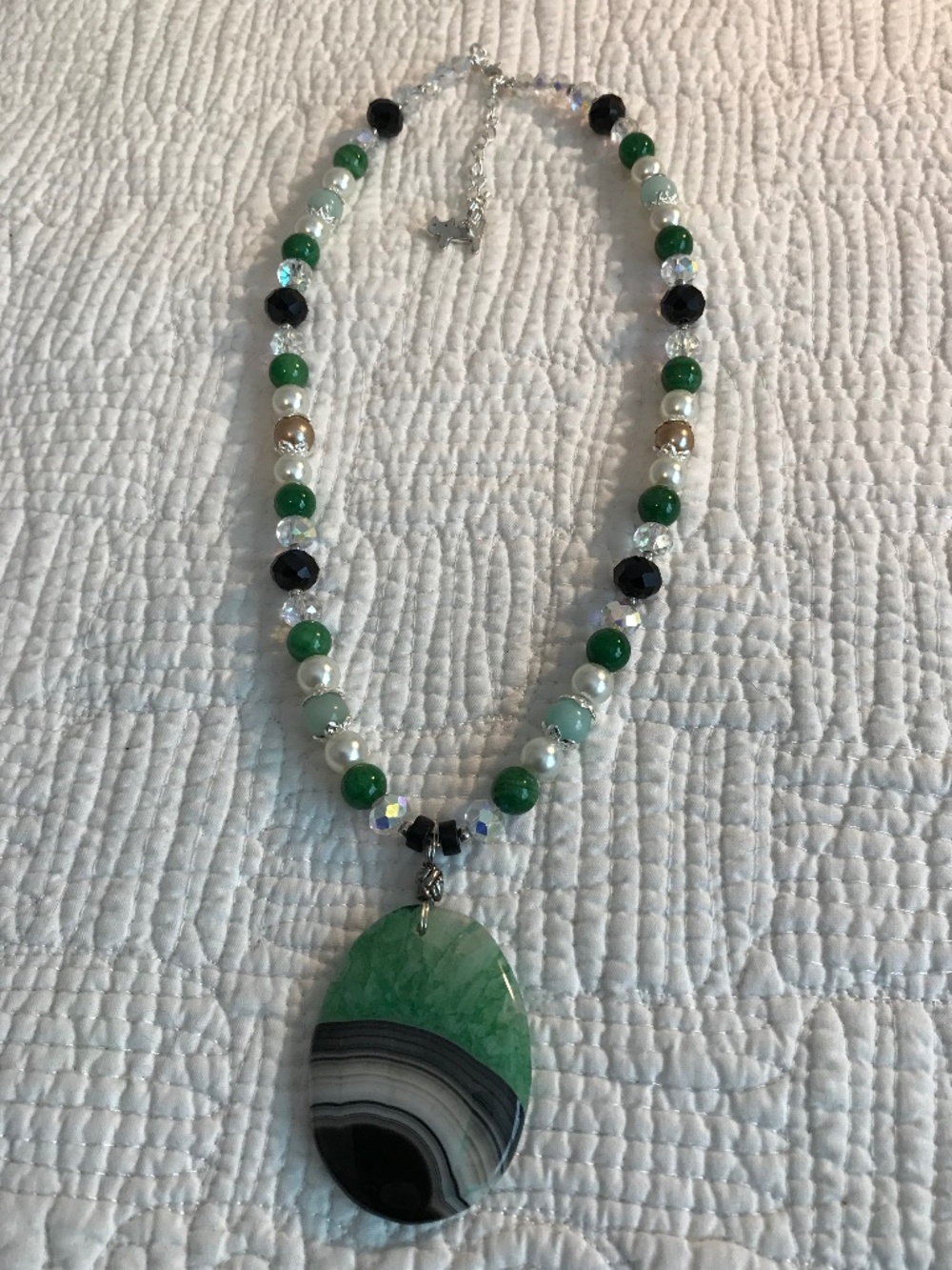 “Emerald Eclipse”: Artisan necklace - Picture 3 of 16